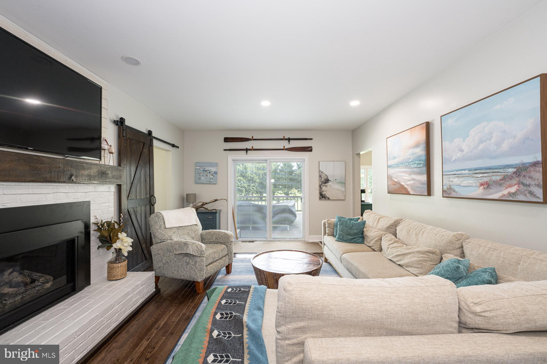 ENGLISH MEADOWS - Residential