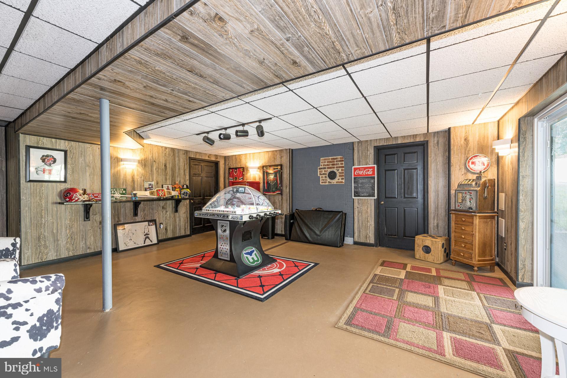 ENGLISH MEADOWS - Residential