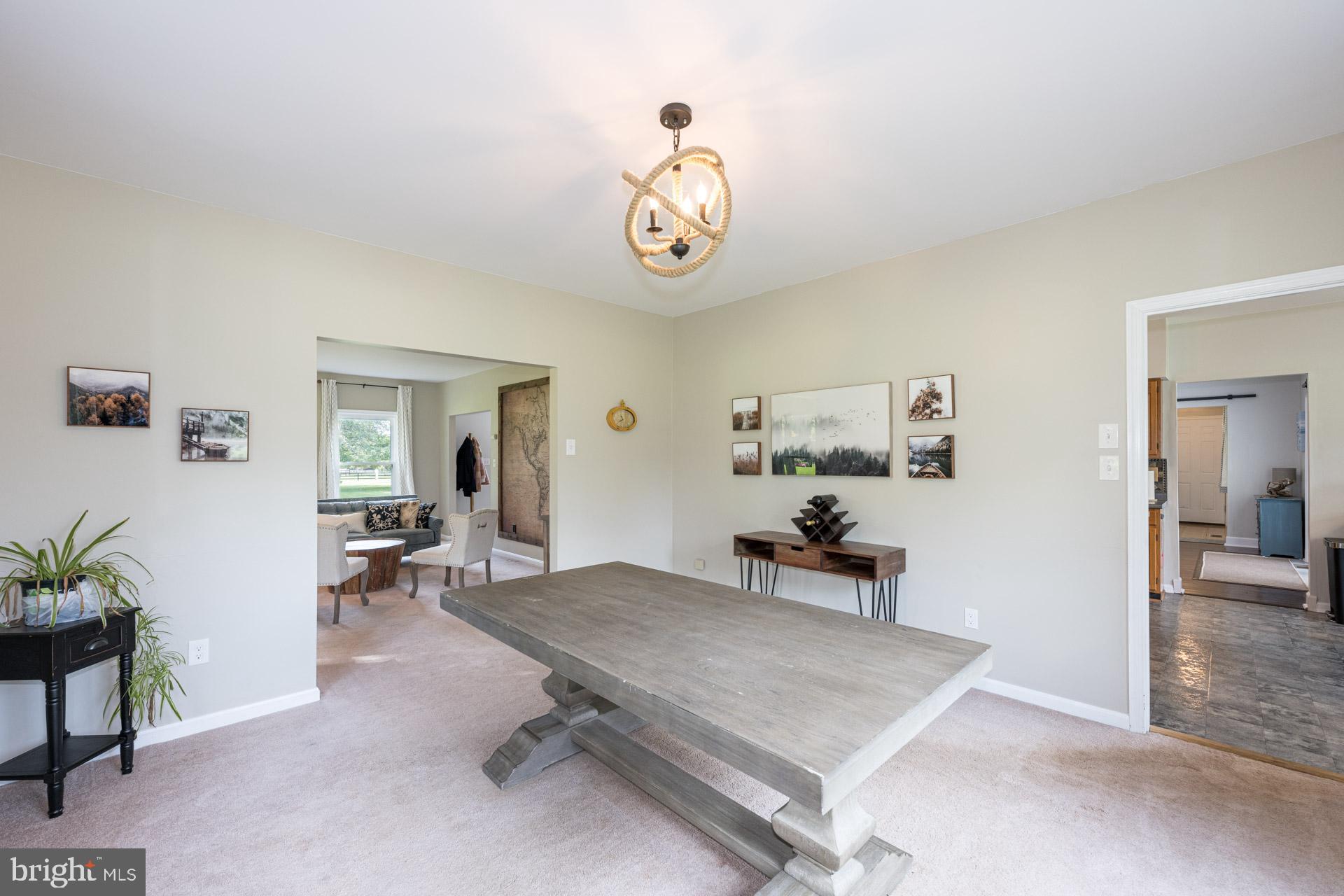 ENGLISH MEADOWS - Residential