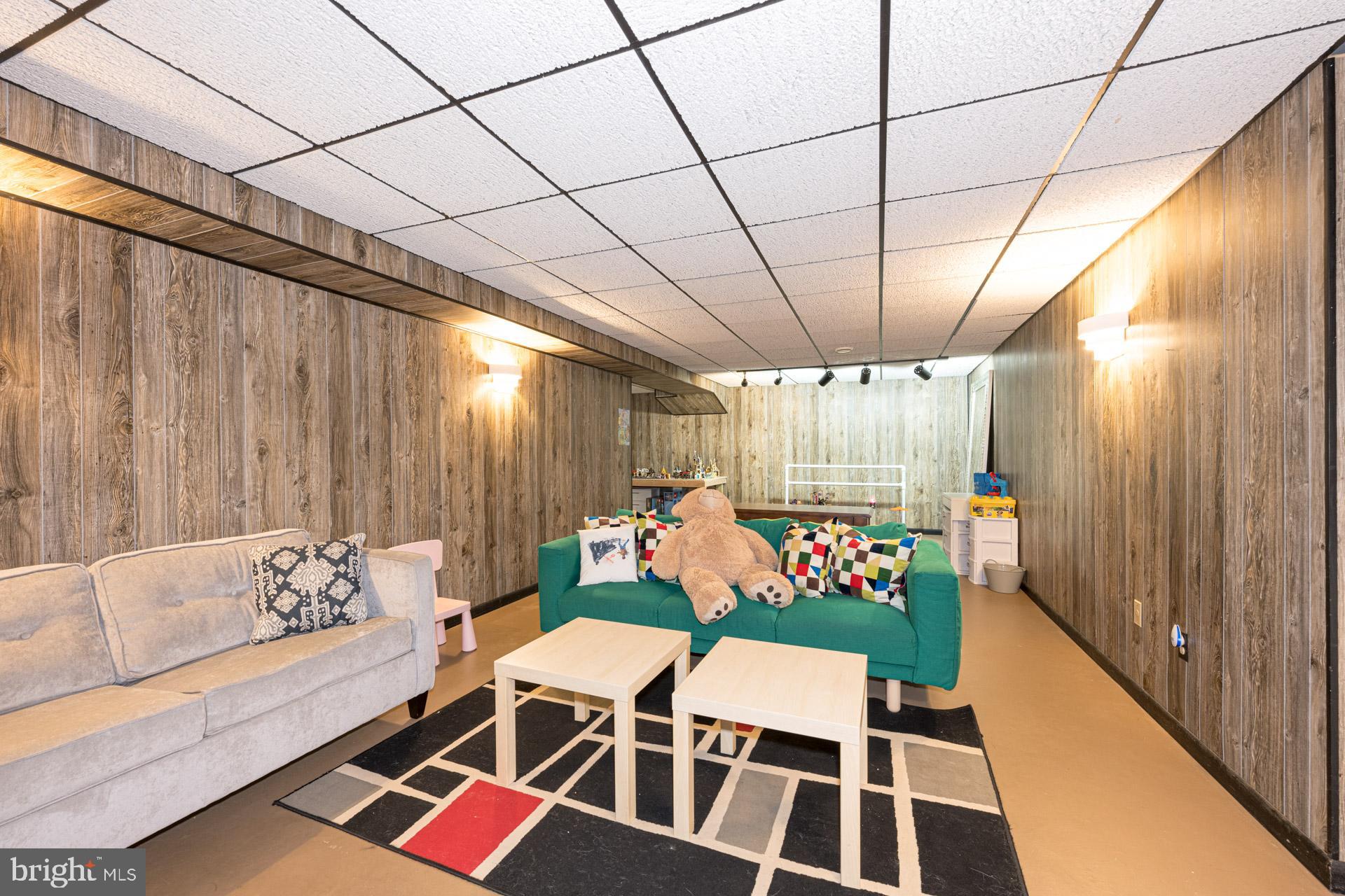 ENGLISH MEADOWS - Residential