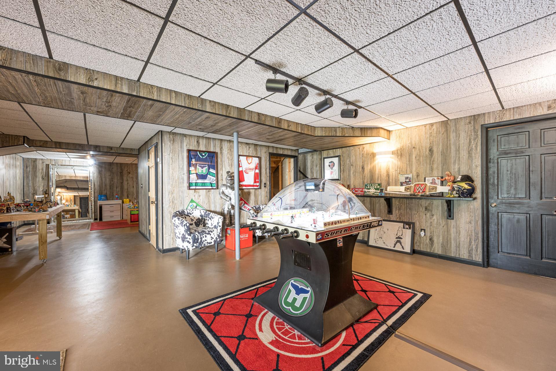 ENGLISH MEADOWS - Residential