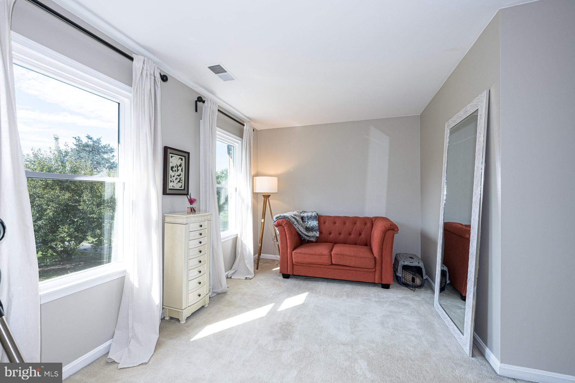 ENGLISH MEADOWS - Residential