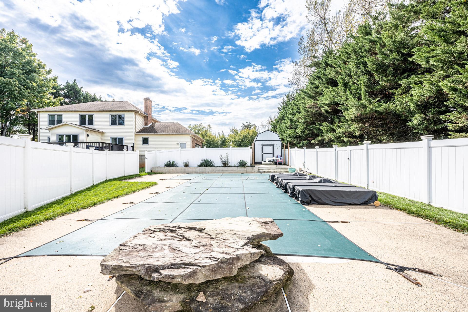 ENGLISH MEADOWS - Residential