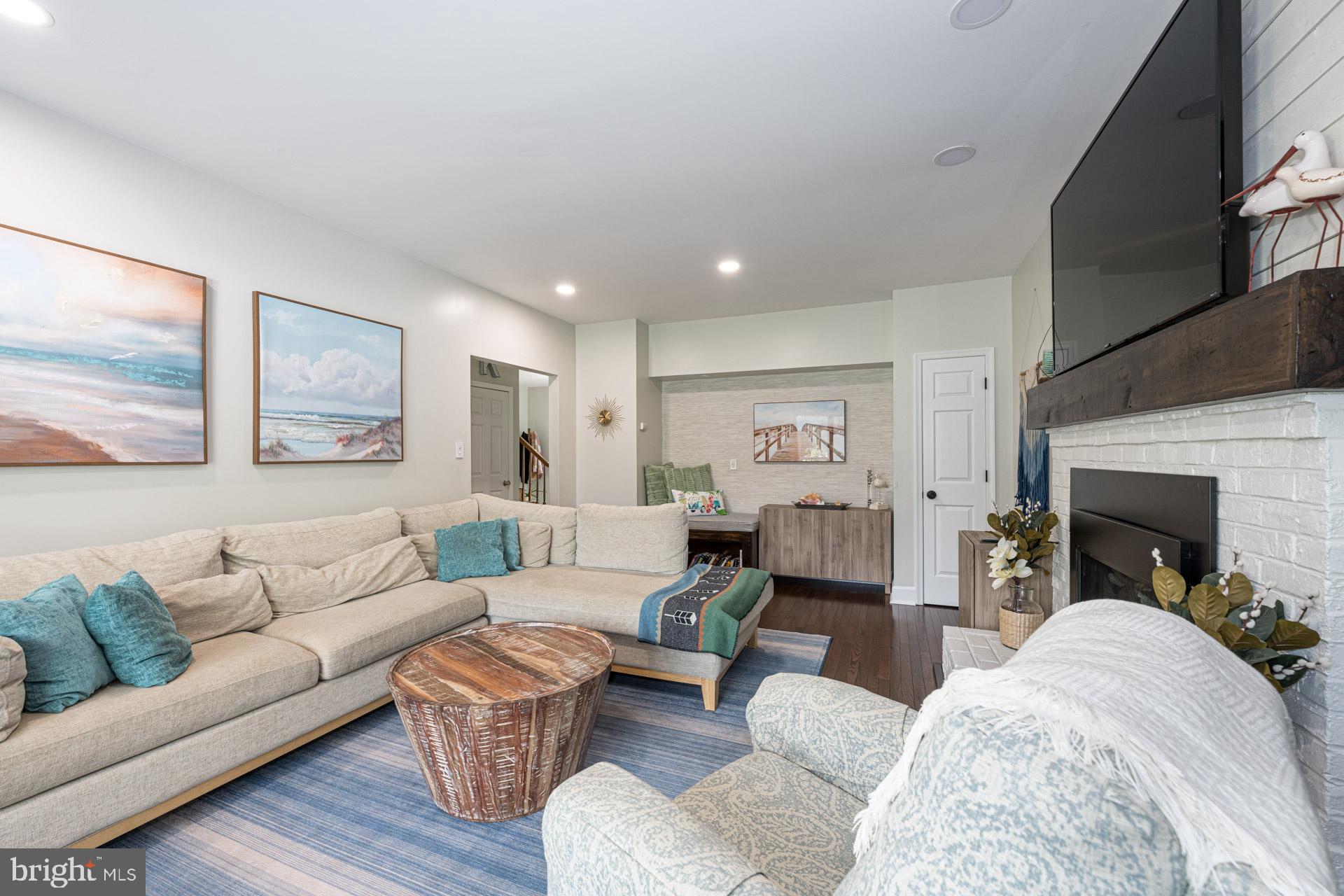 ENGLISH MEADOWS - Residential