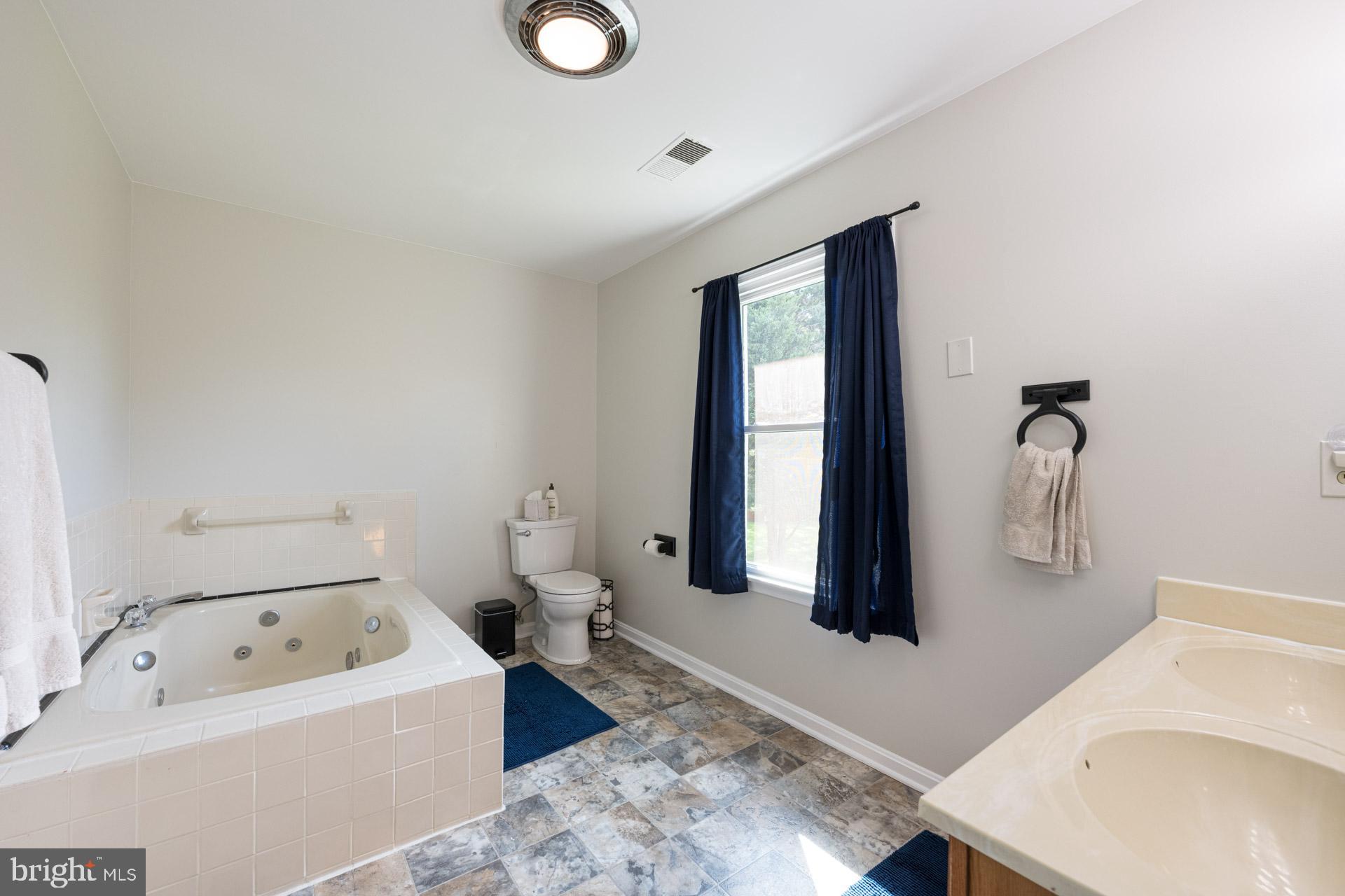 ENGLISH MEADOWS - Residential