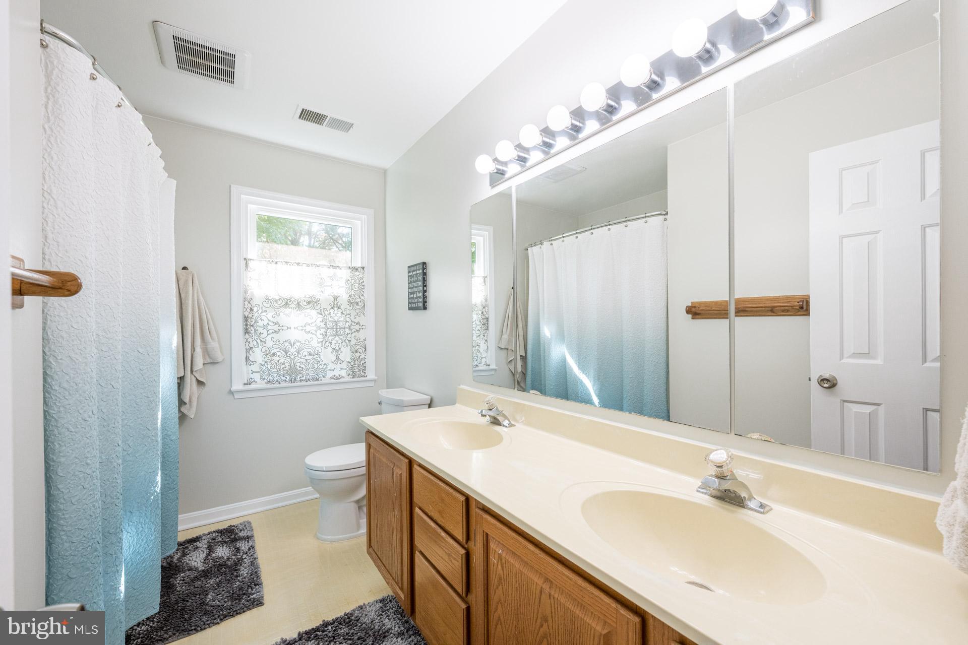 ENGLISH MEADOWS - Residential