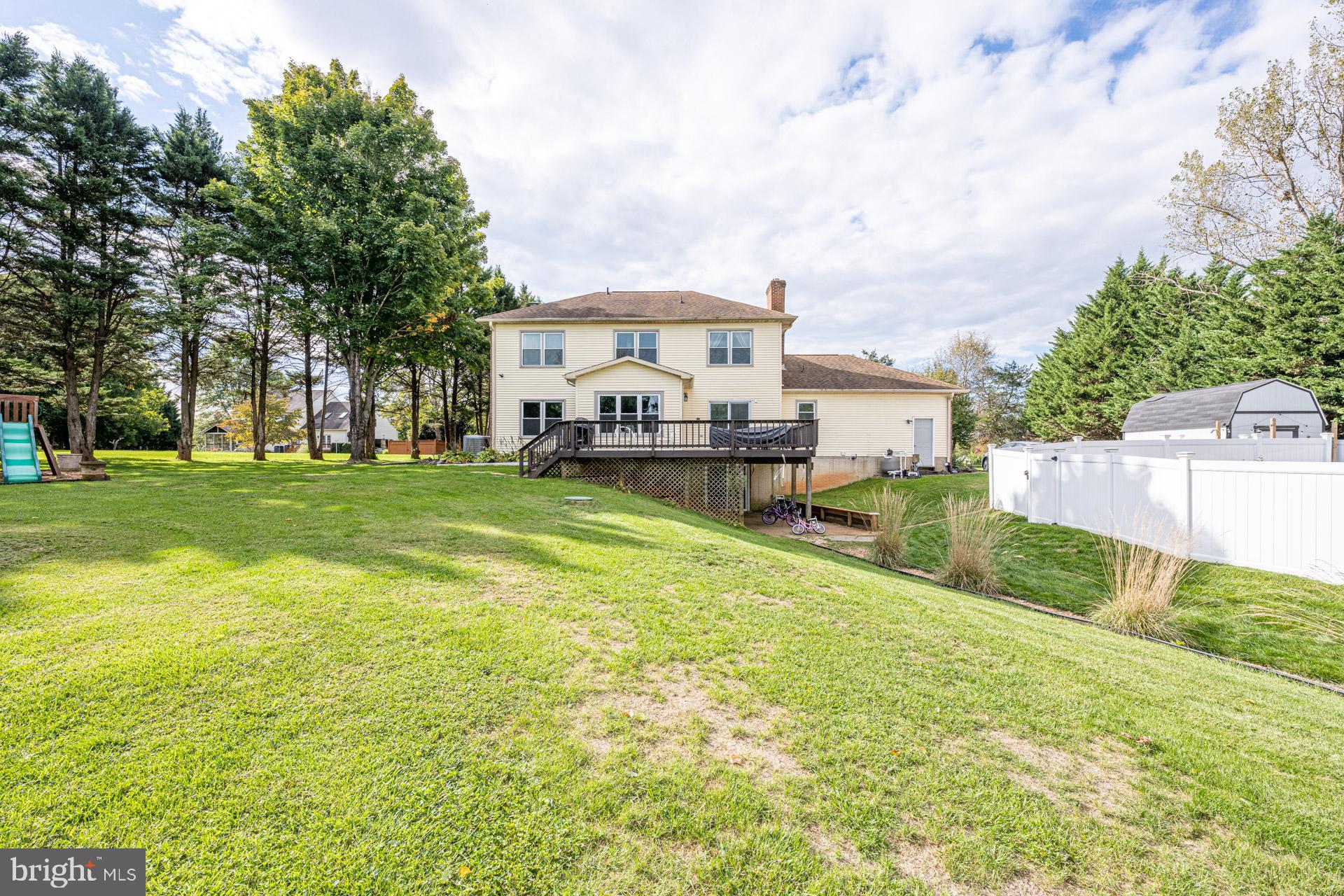 ENGLISH MEADOWS - Residential