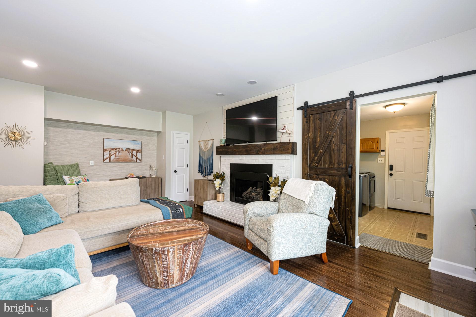 ENGLISH MEADOWS - Residential