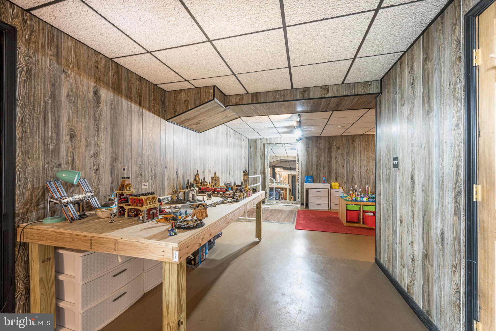 ENGLISH MEADOWS - Residential