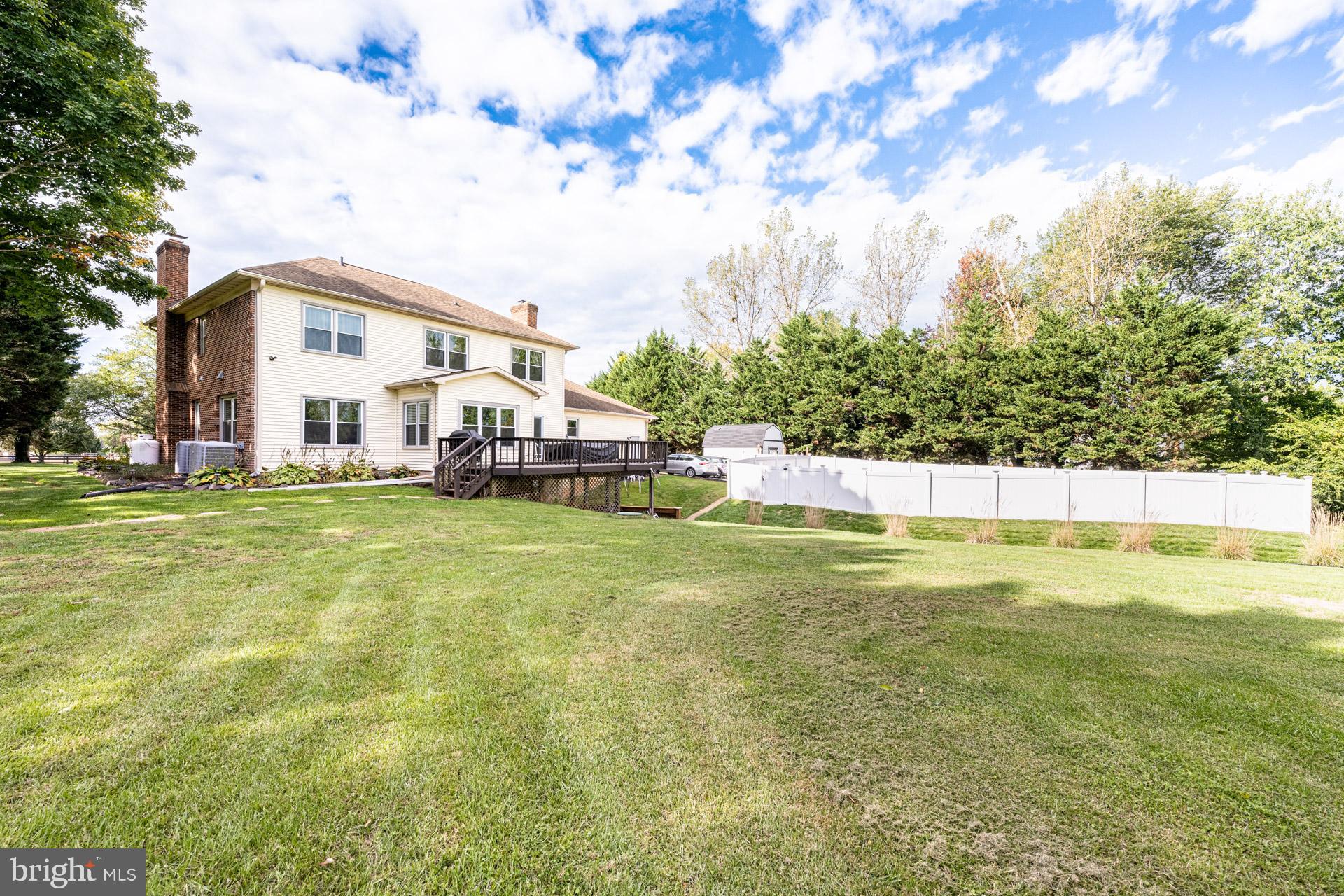 ENGLISH MEADOWS - Residential