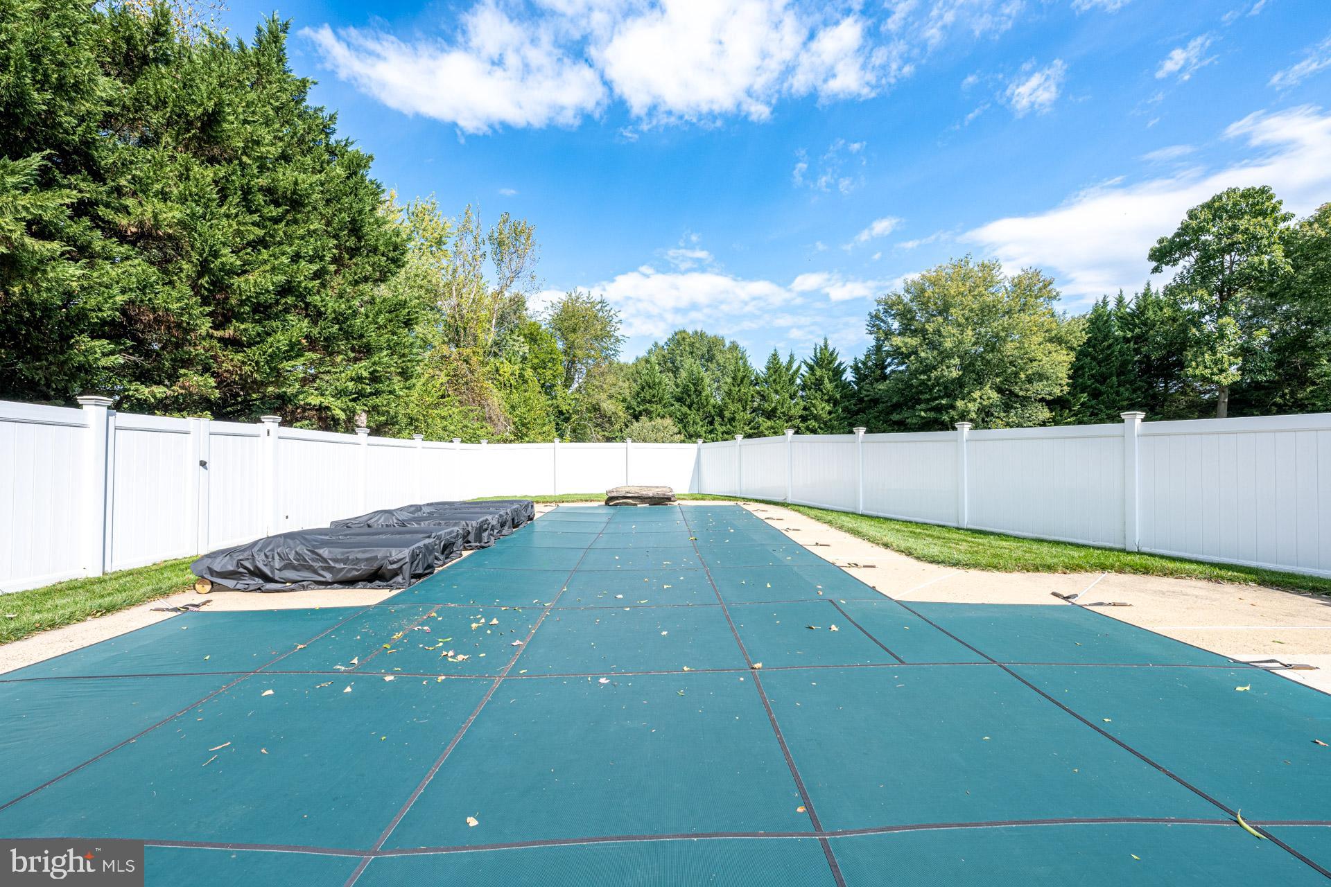 ENGLISH MEADOWS - Residential