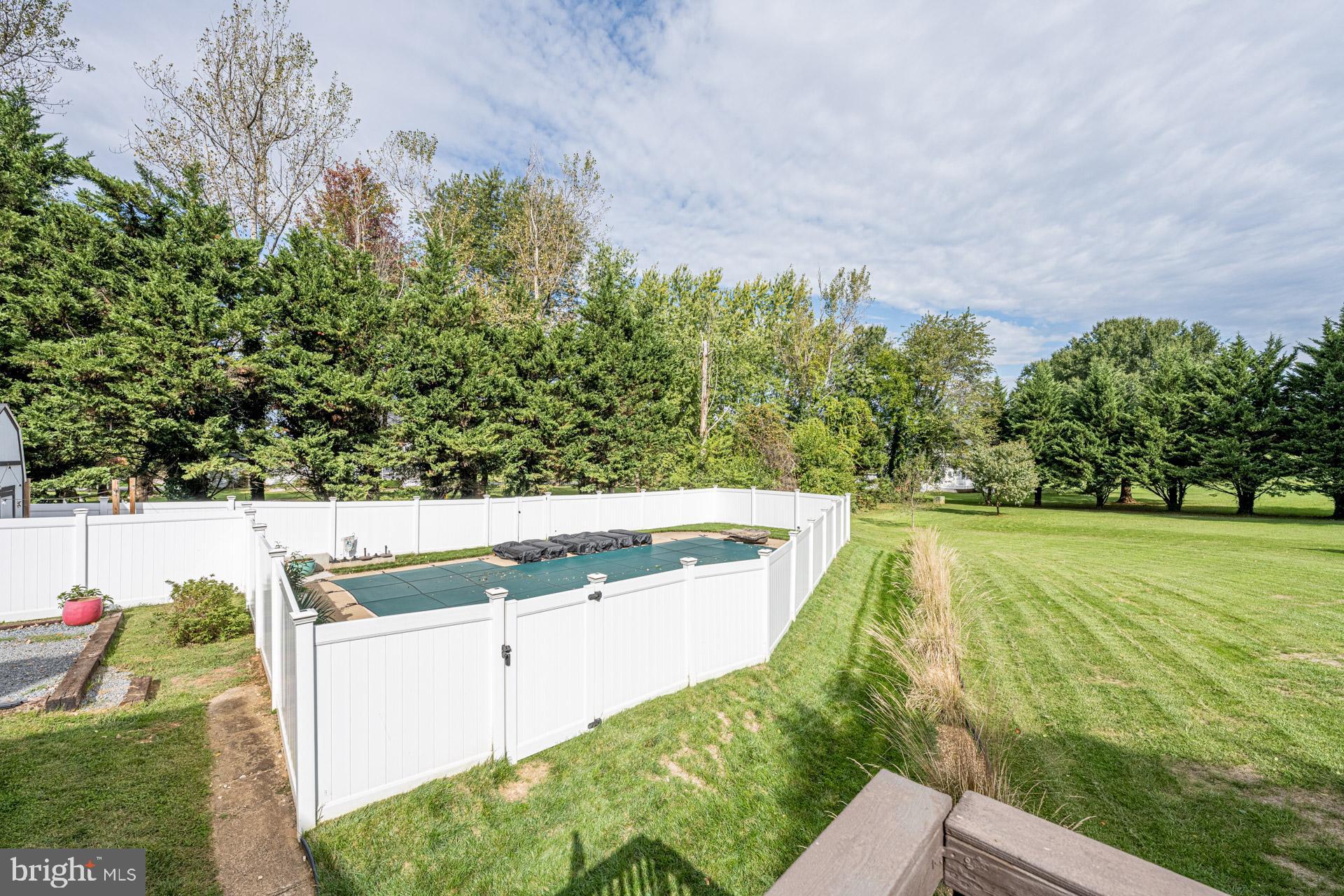 ENGLISH MEADOWS - Residential