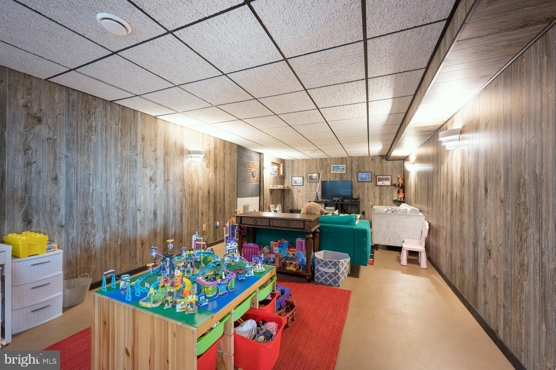 ENGLISH MEADOWS - Residential