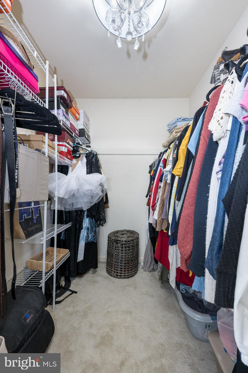 ENGLISH MEADOWS - Residential