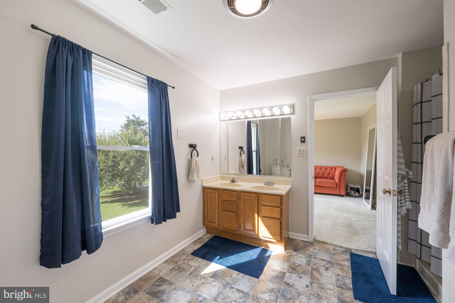 ENGLISH MEADOWS - Residential