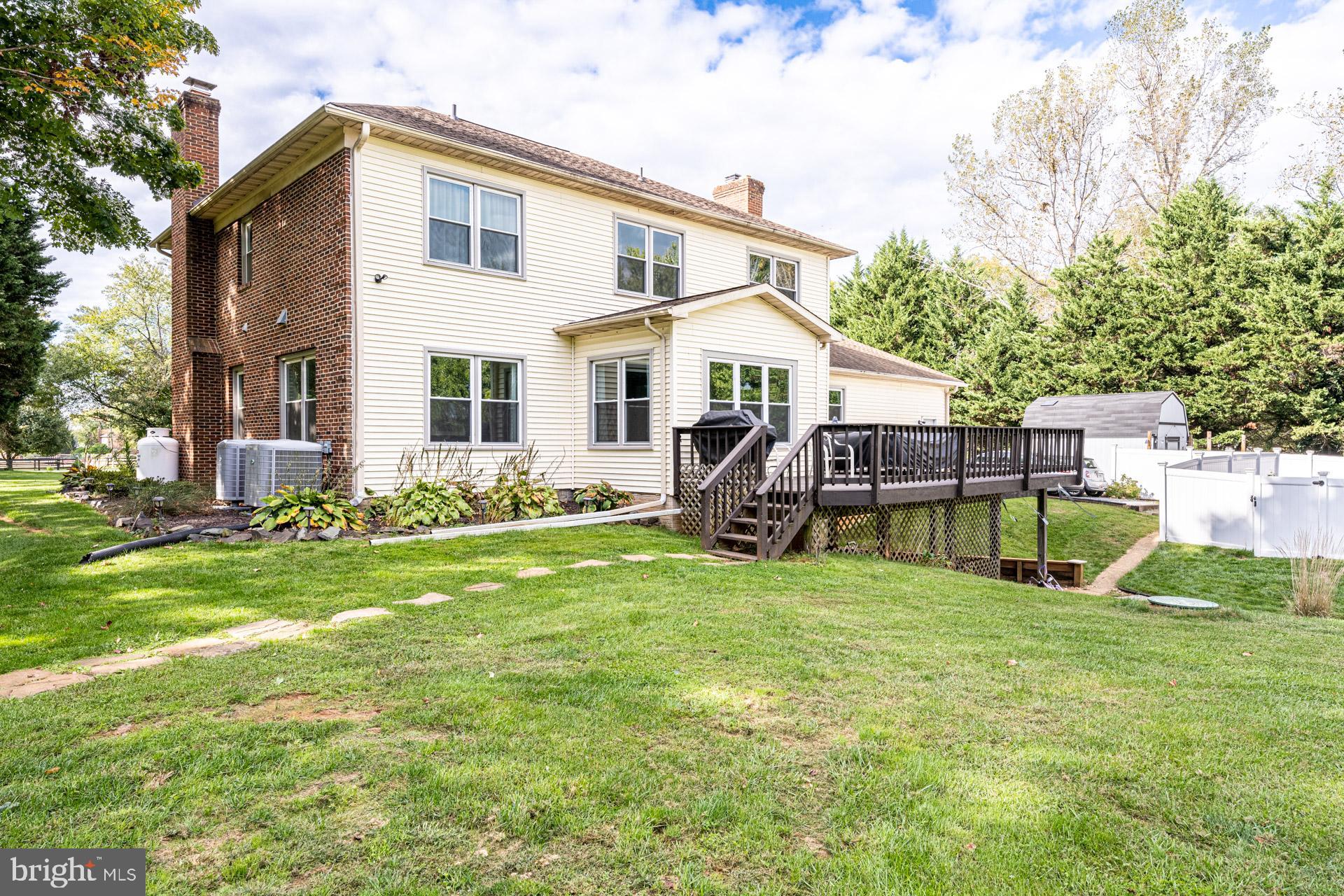 ENGLISH MEADOWS - Residential