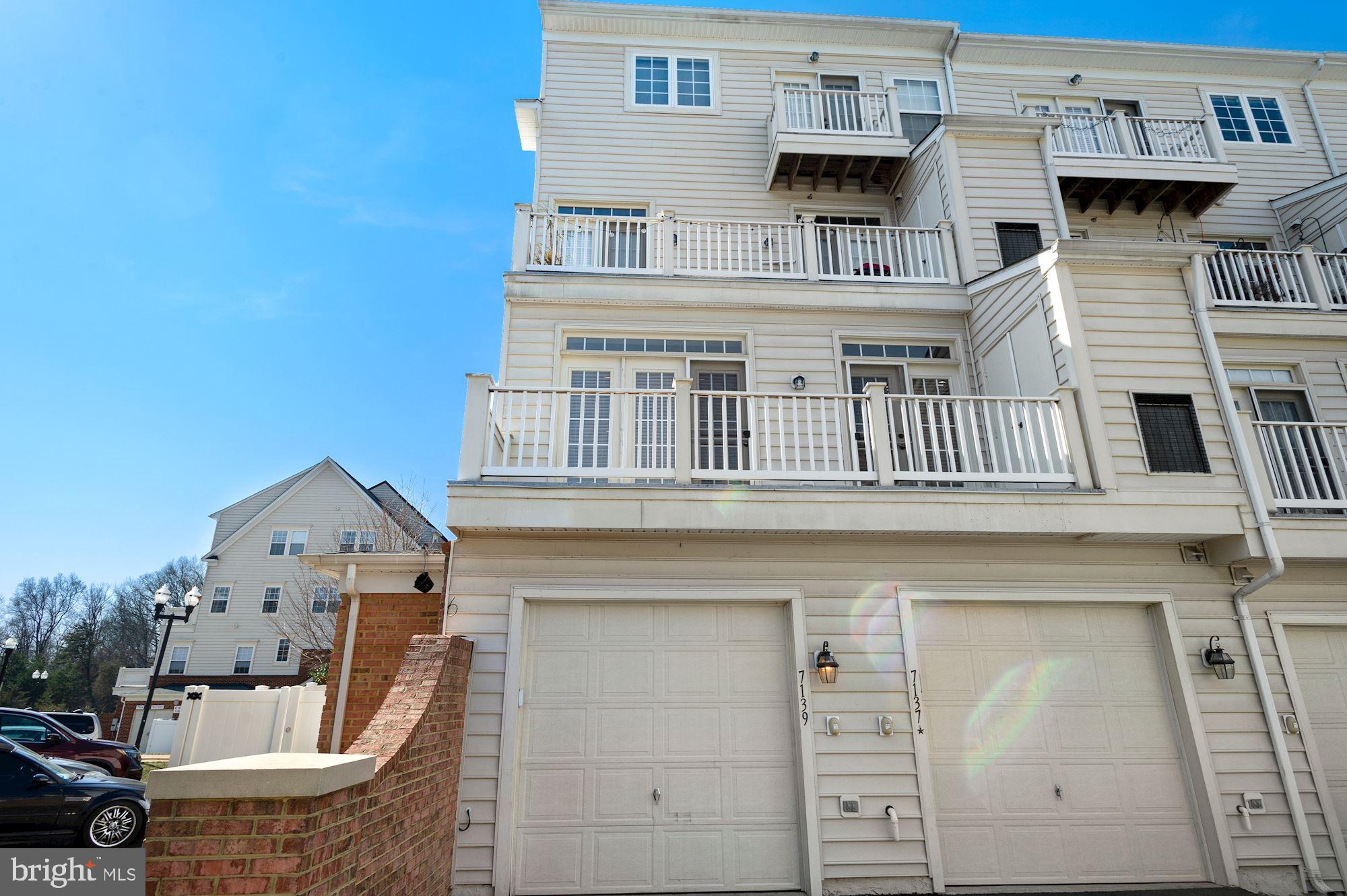 THE TOWNES AT VILLAGE PLACE - Residential