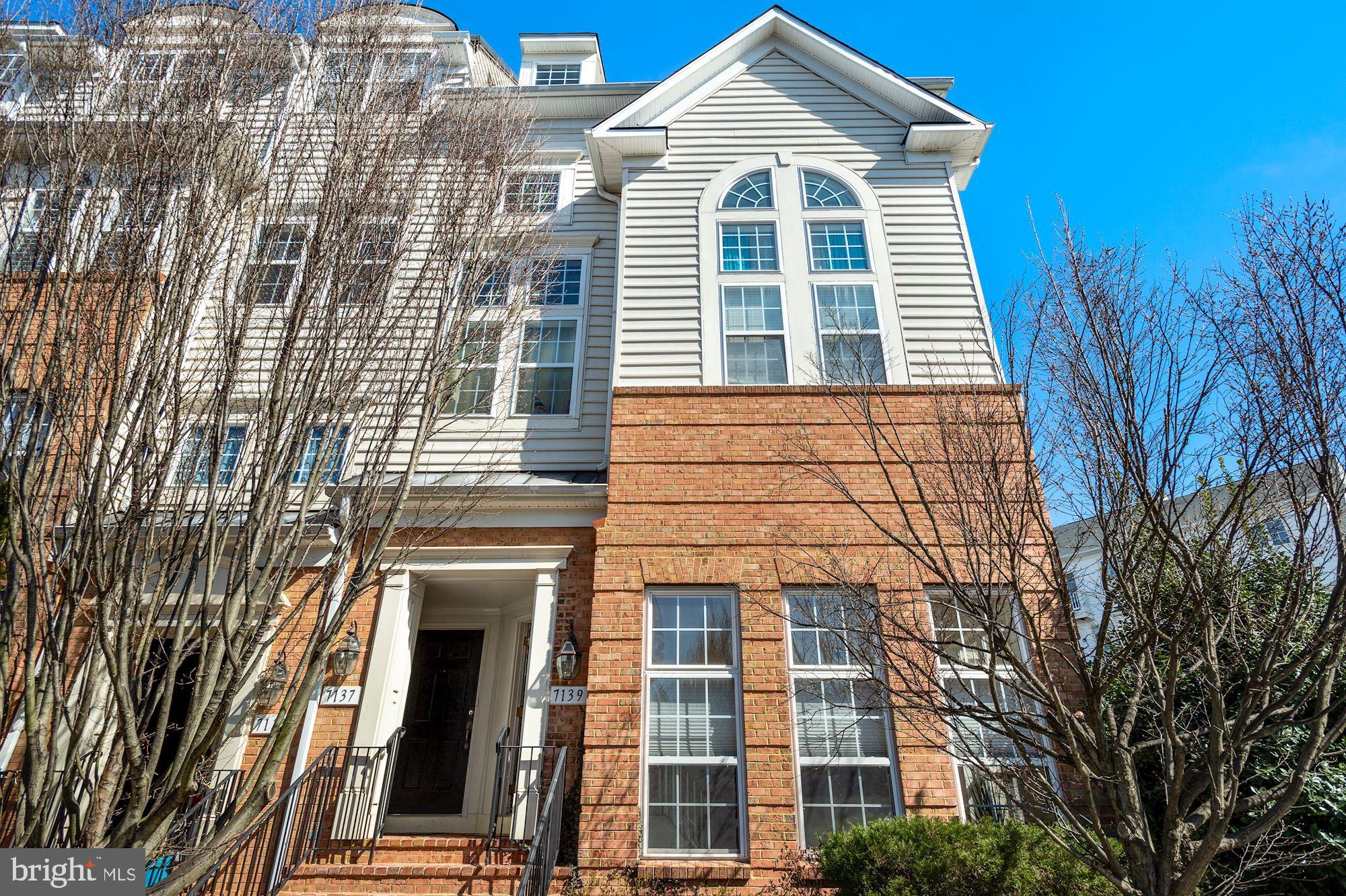 THE TOWNES AT VILLAGE PLACE - Residential