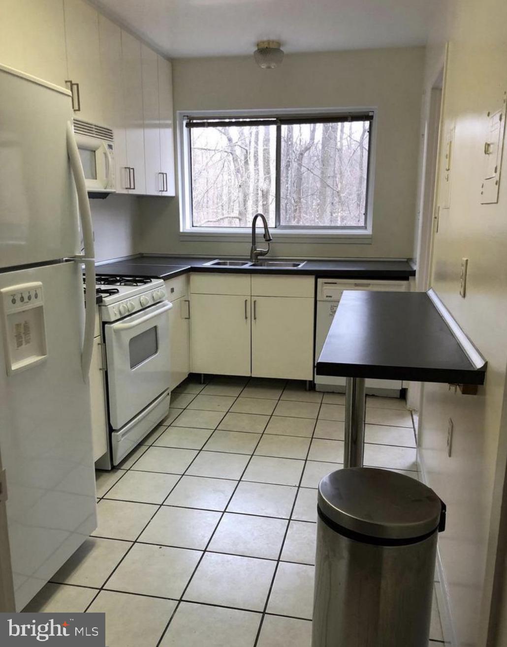 PARKSIDE CONDOMINIUMS - Residential Lease