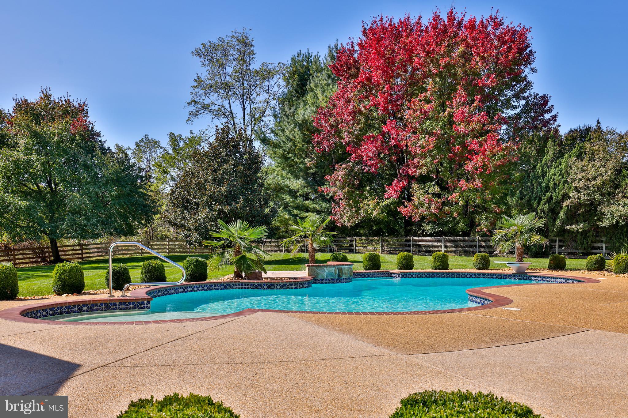 RASPBERRY FALLS - Residential