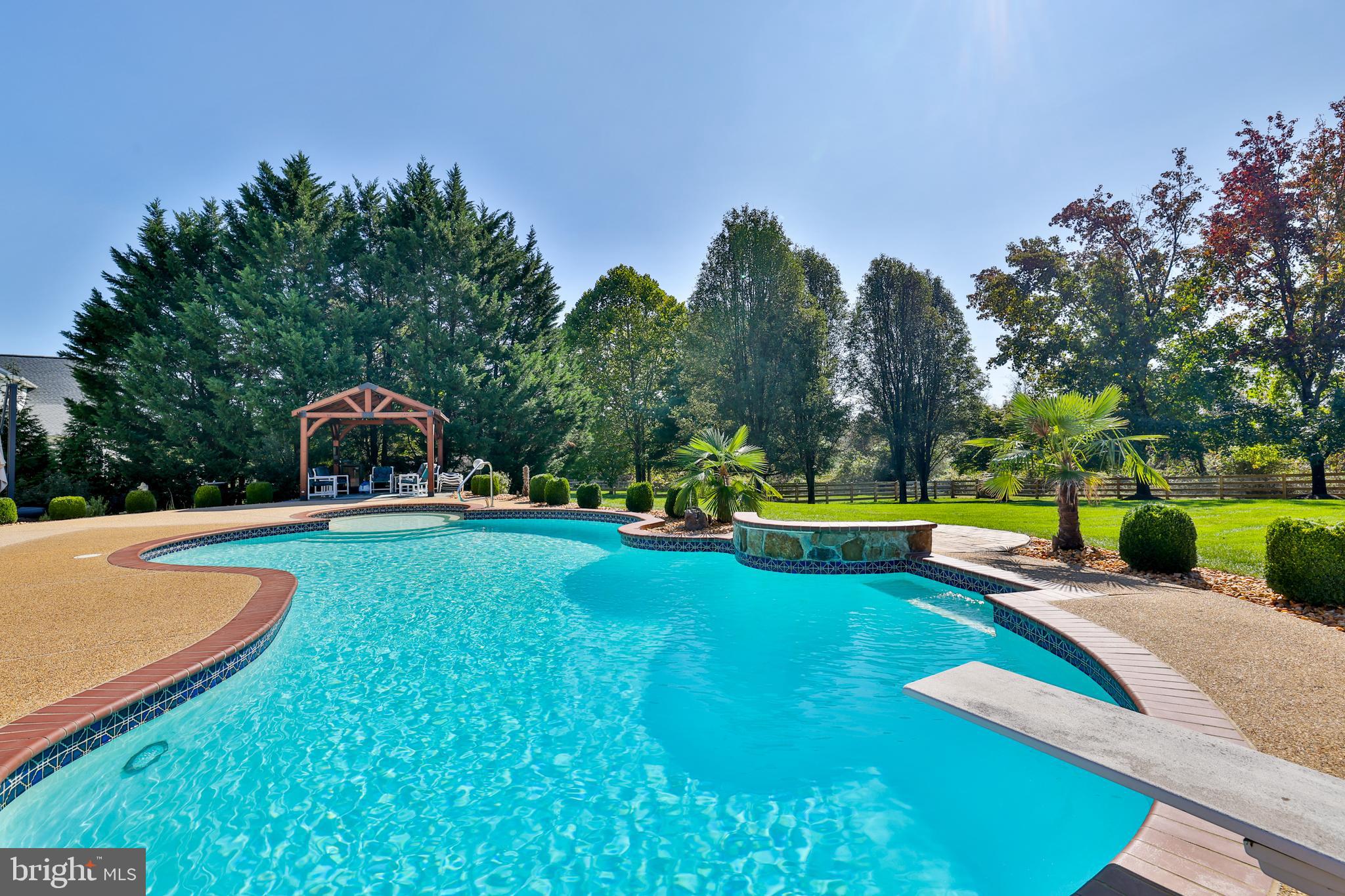 RASPBERRY FALLS - Residential