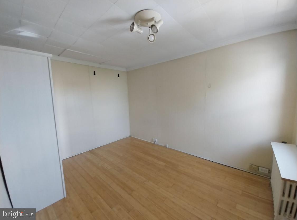 ITALIAN MARKET - Residential Lease