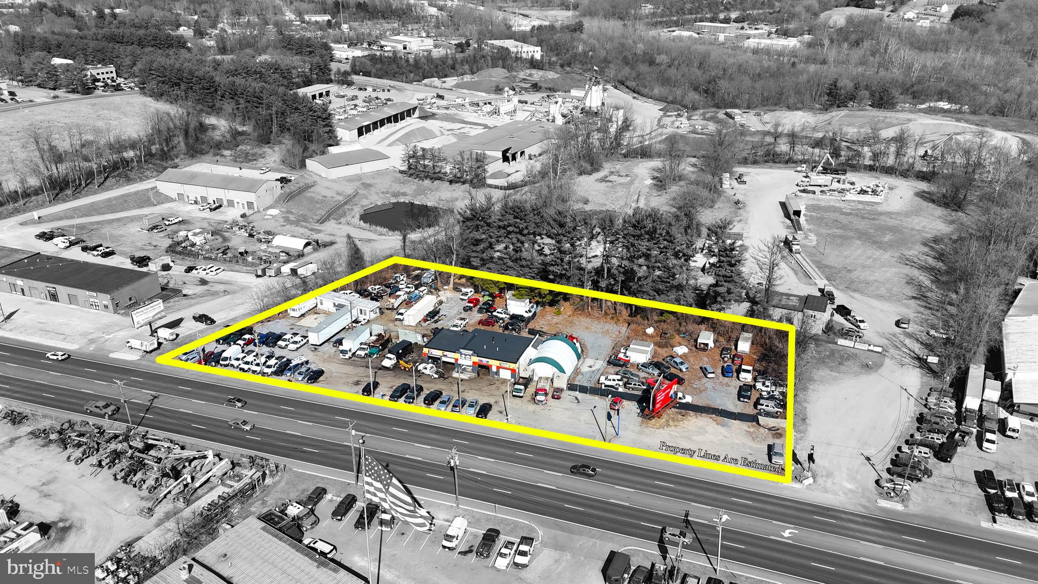 Main image without alt text