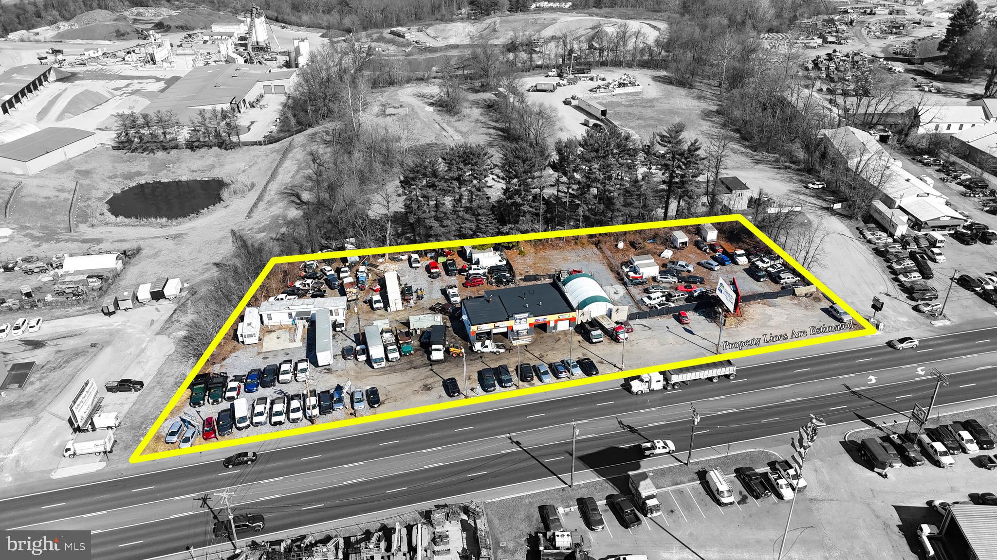 Main image without alt text