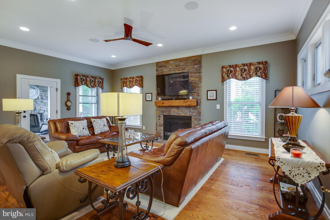 ADDISON HEIGHTS - Residential