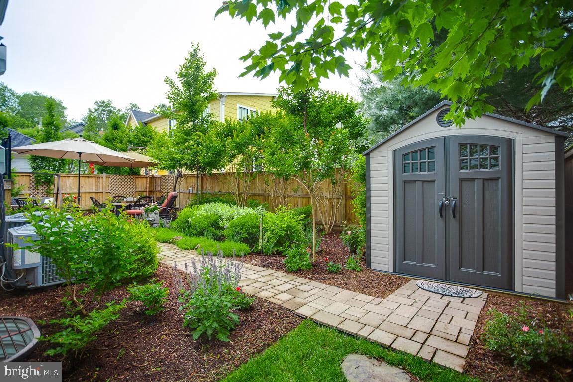 ADDISON HEIGHTS - Residential