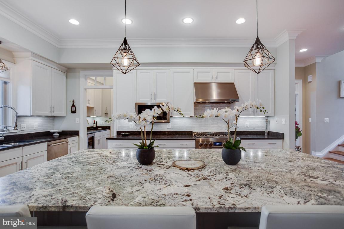 ADDISON HEIGHTS - Residential