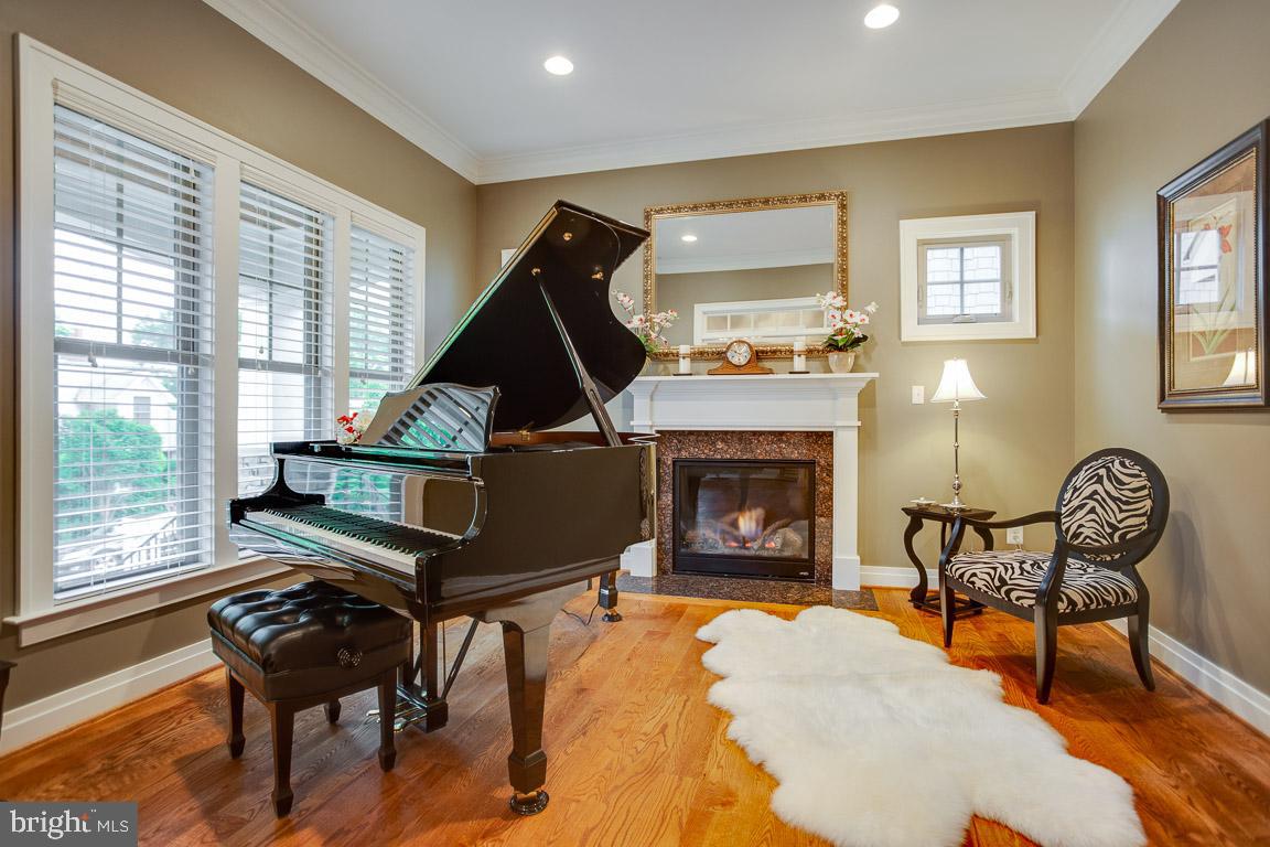 ADDISON HEIGHTS - Residential