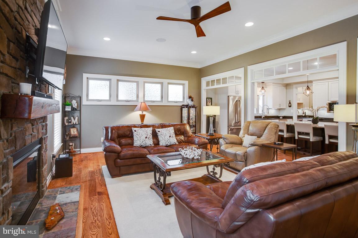 ADDISON HEIGHTS - Residential