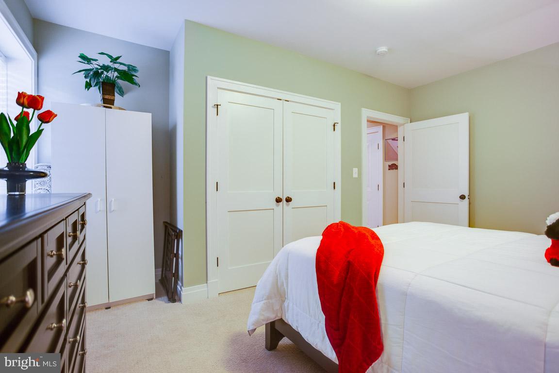 ADDISON HEIGHTS - Residential