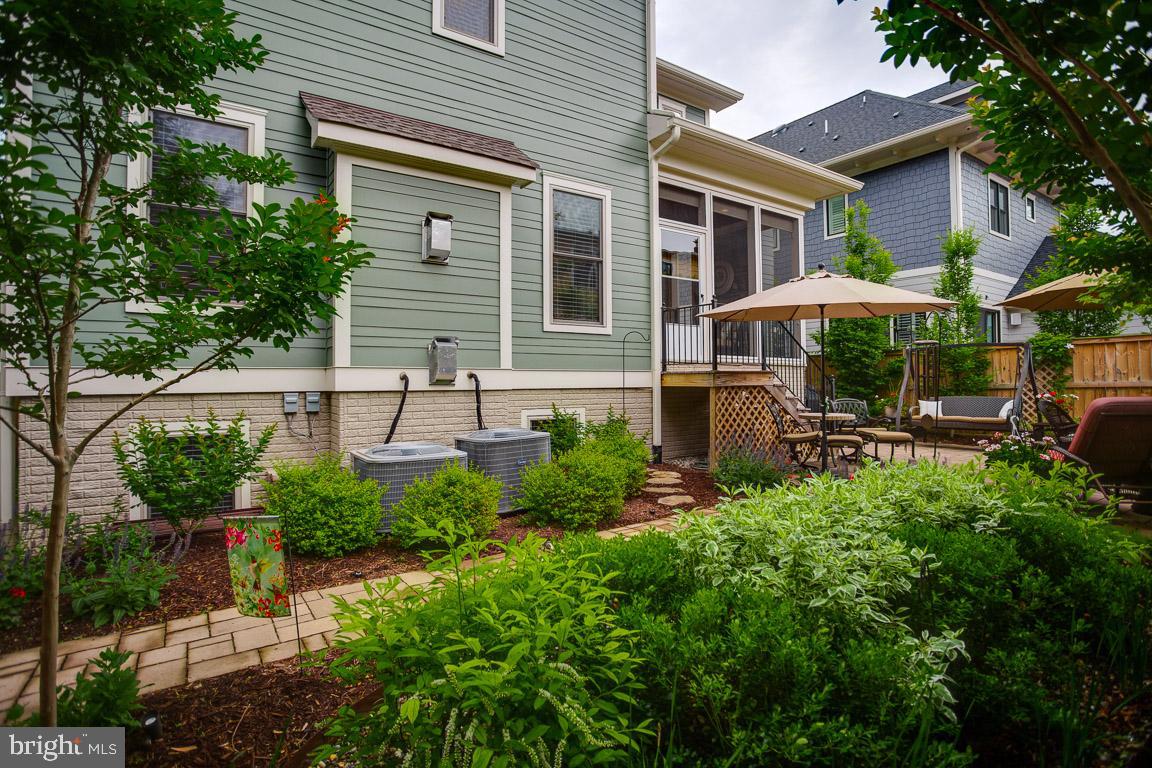 ADDISON HEIGHTS - Residential