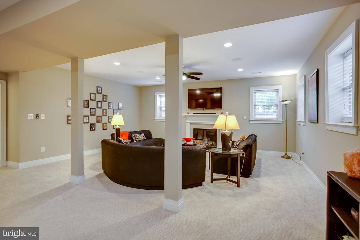 ADDISON HEIGHTS - Residential