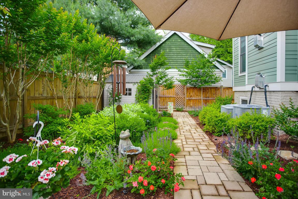 ADDISON HEIGHTS - Residential