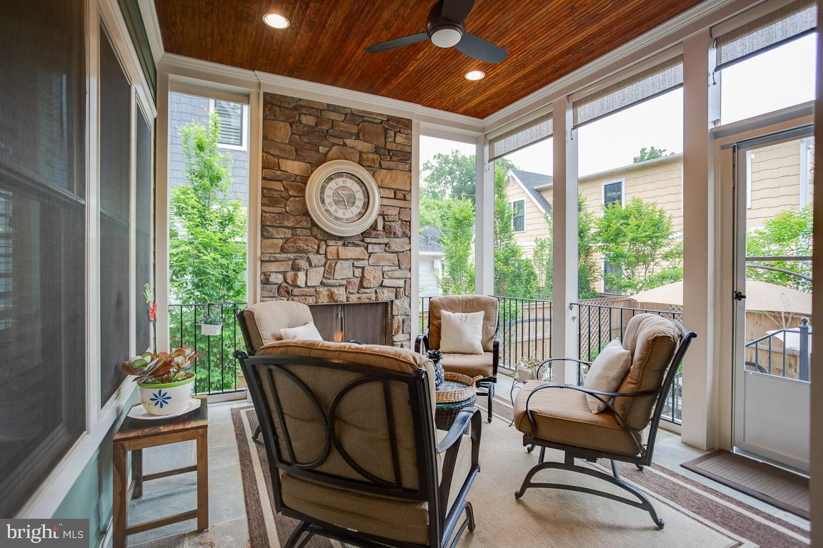 ADDISON HEIGHTS - Residential