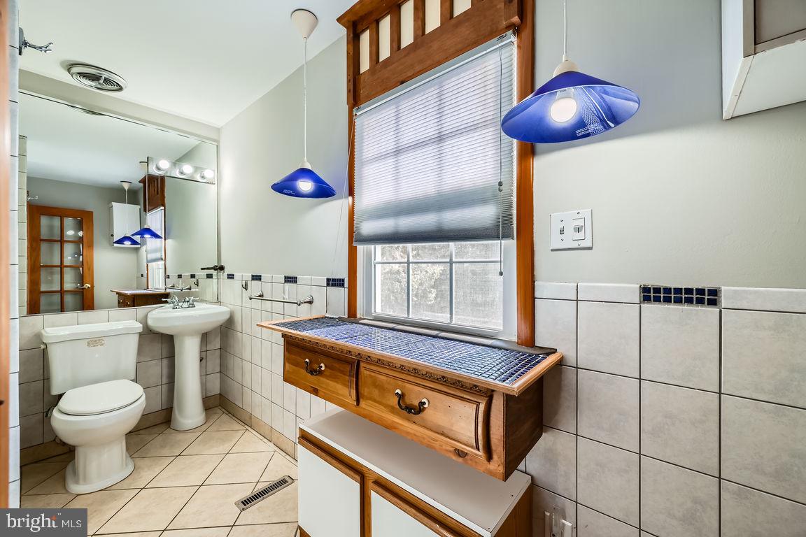 VILLAGES OF HOMELAND - Residential Lease