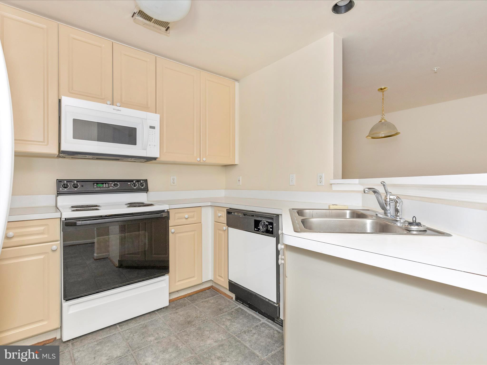 ECHO GLEN - Residential Lease