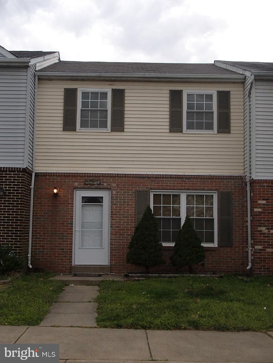 Nice home with a large floor plan for a great price! Eat-in kitchen area has skylights, plus sep dining room. Family room with fireplace. Large living room. Fenced yard with common area behind. Recent updates include new HVAC and water heater, recent roof, new wood laminate floors on main level, and some bathroom updates. Reserved parking right in front, plus many visitor spaces.