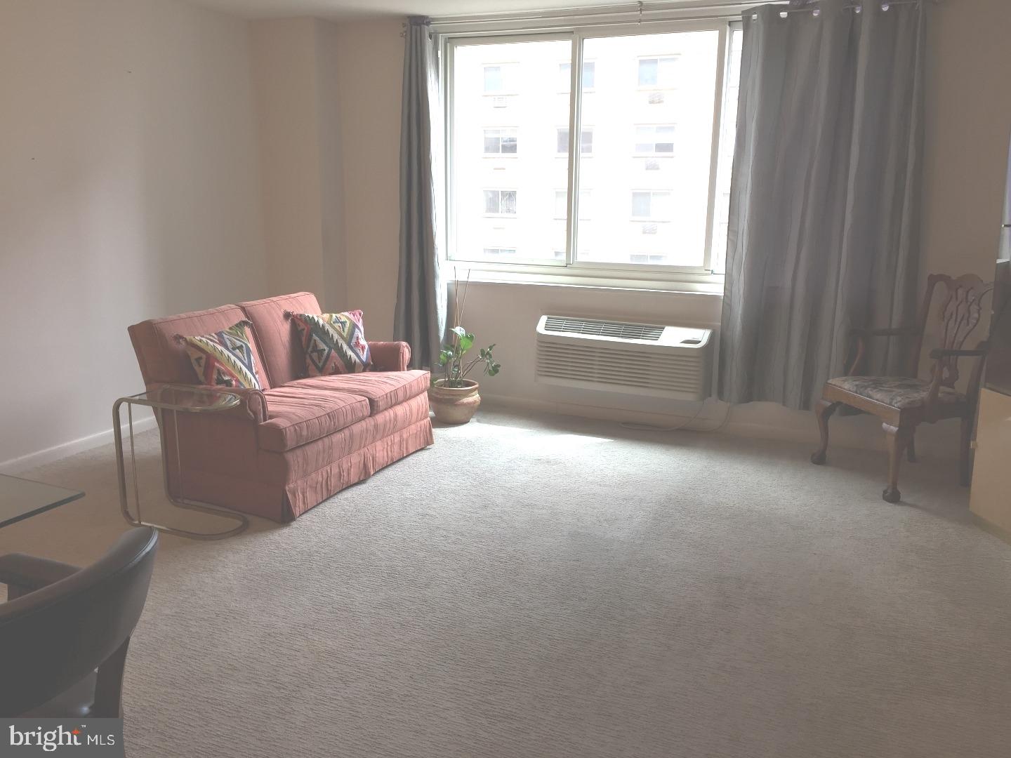 LOGAN SQUARE - Residential
