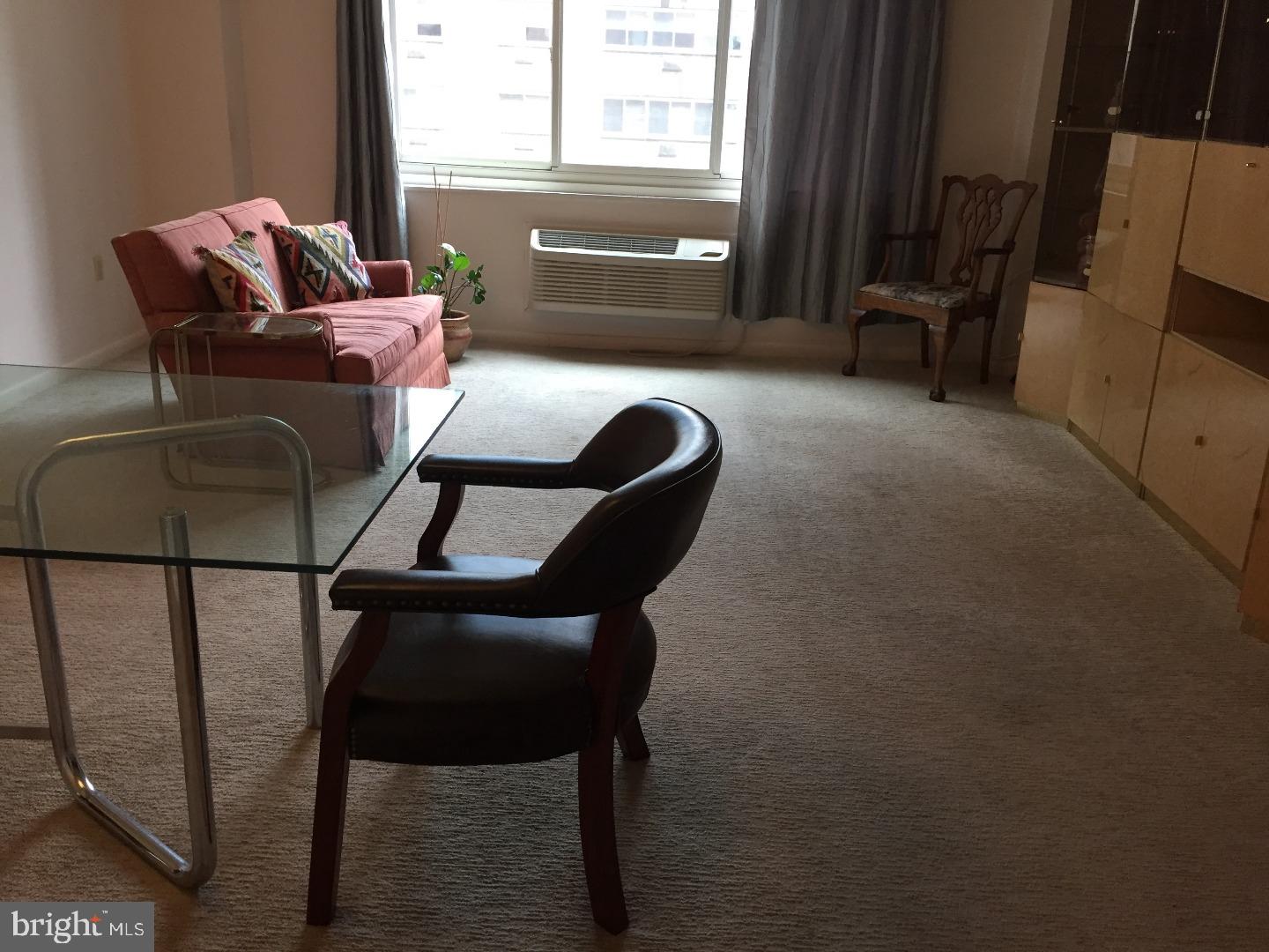 LOGAN SQUARE - Residential