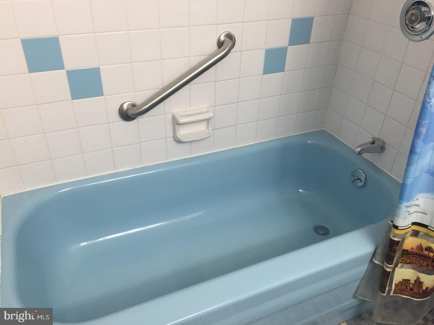 LOGAN SQUARE - Residential