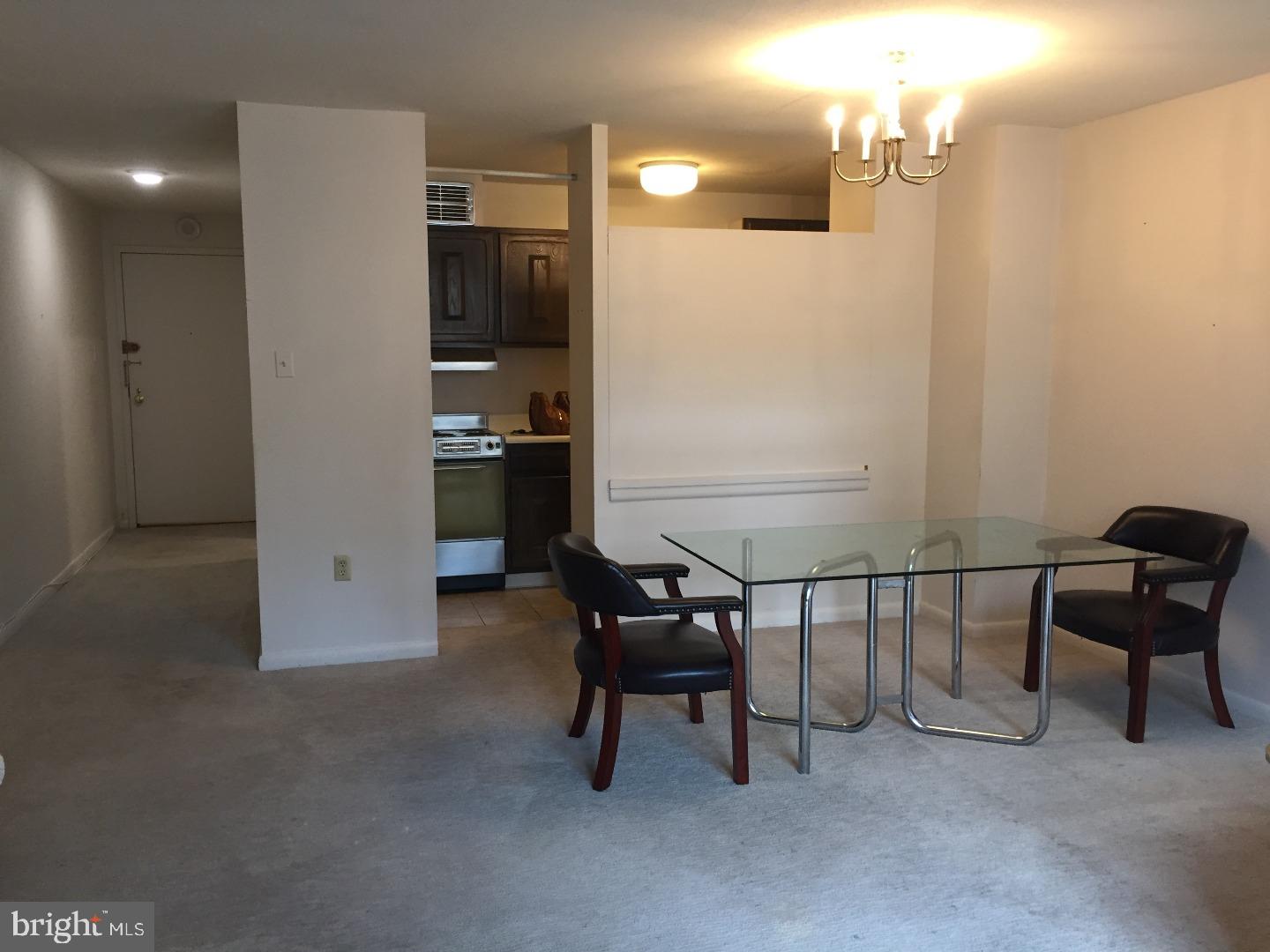 LOGAN SQUARE - Residential