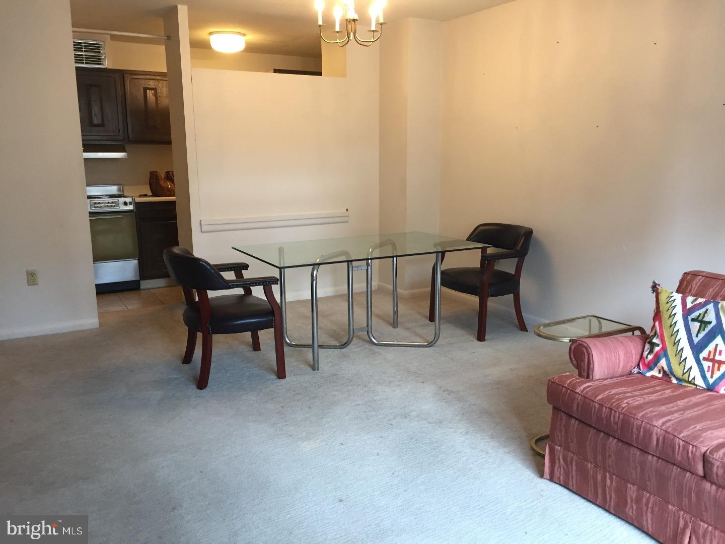 LOGAN SQUARE - Residential