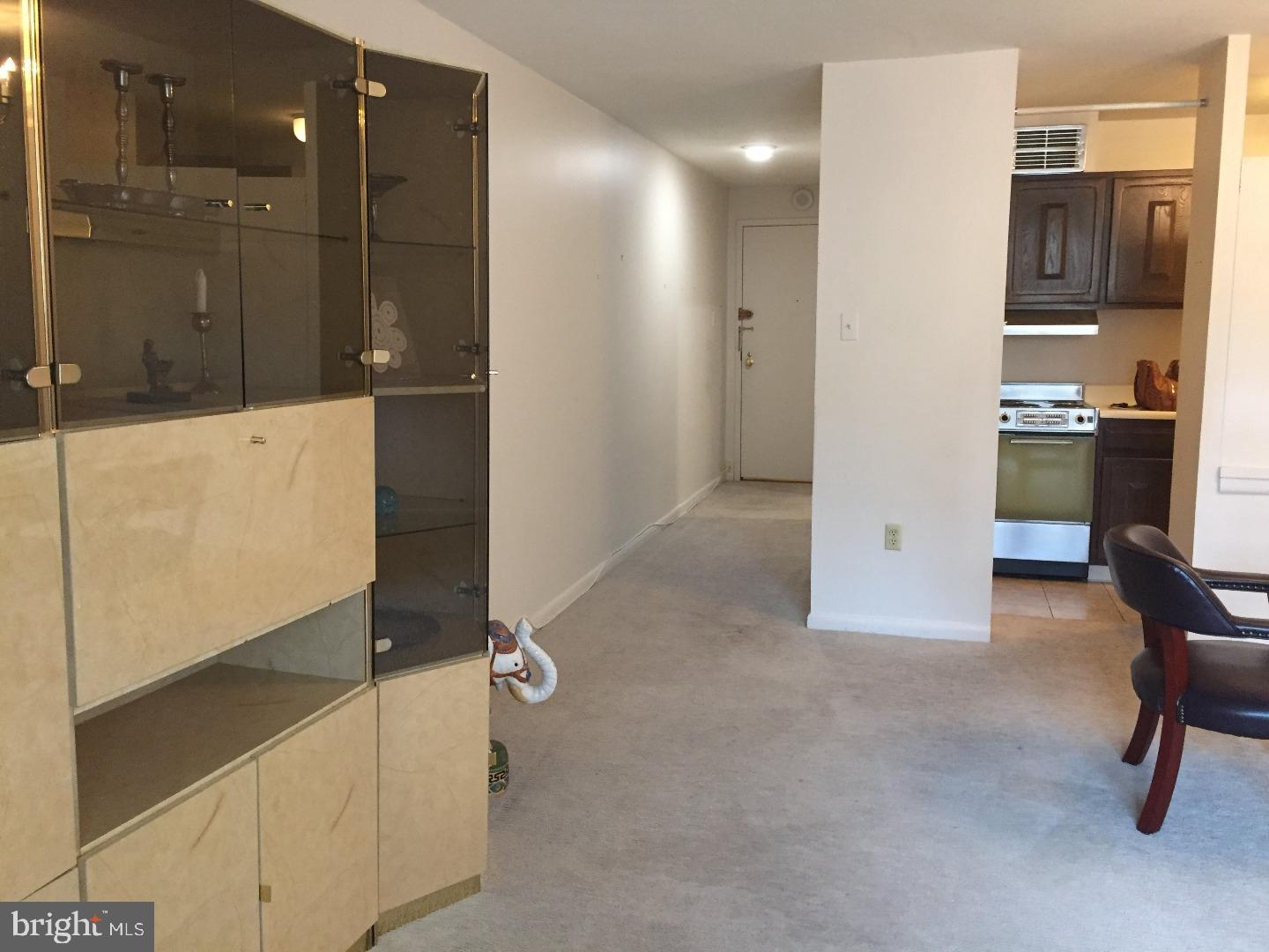 LOGAN SQUARE - Residential