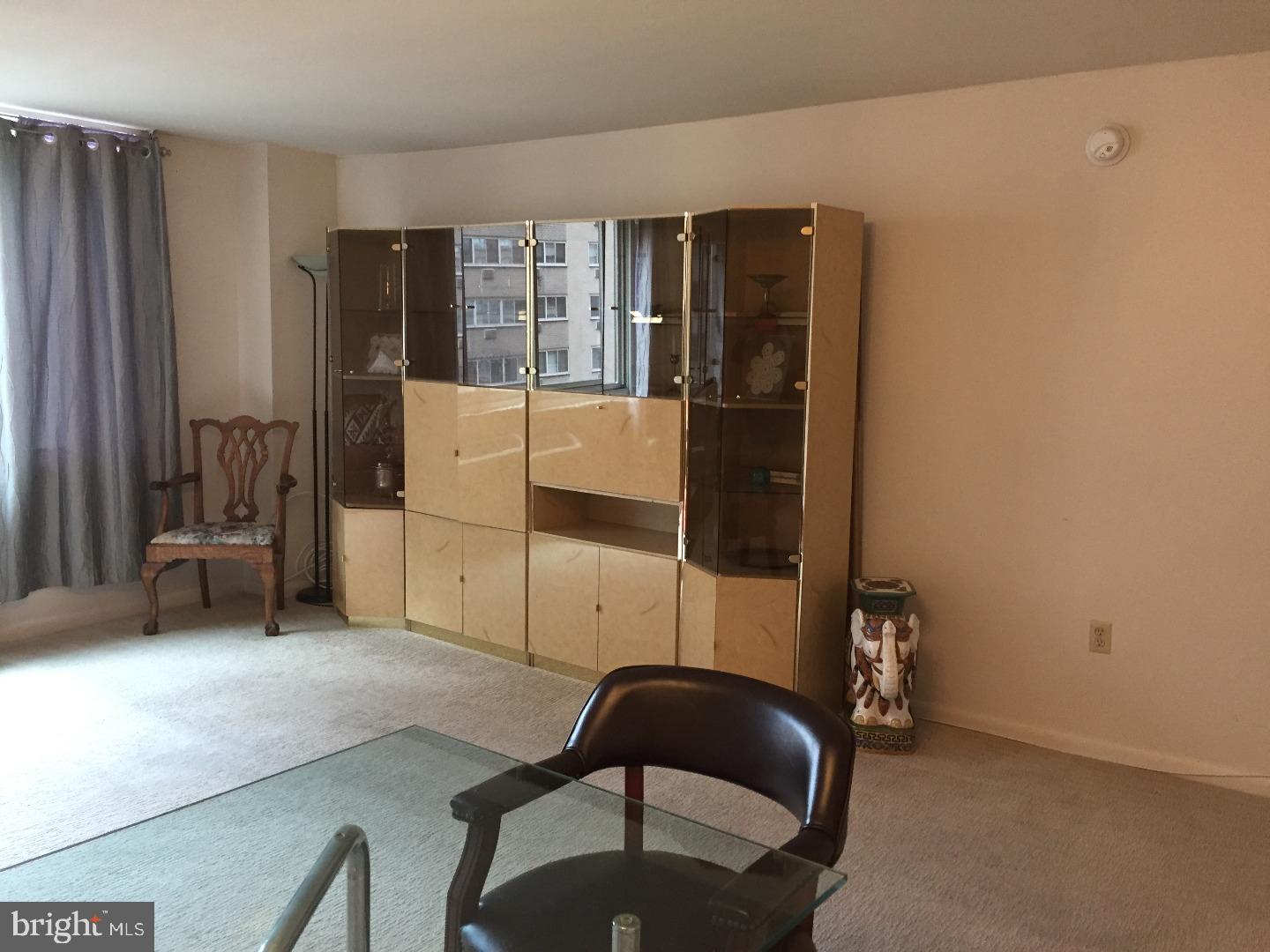 LOGAN SQUARE - Residential