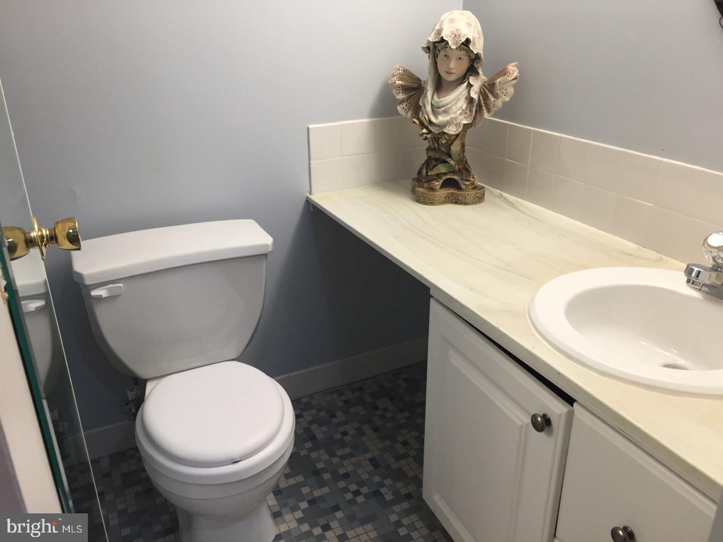 LOGAN SQUARE - Residential
