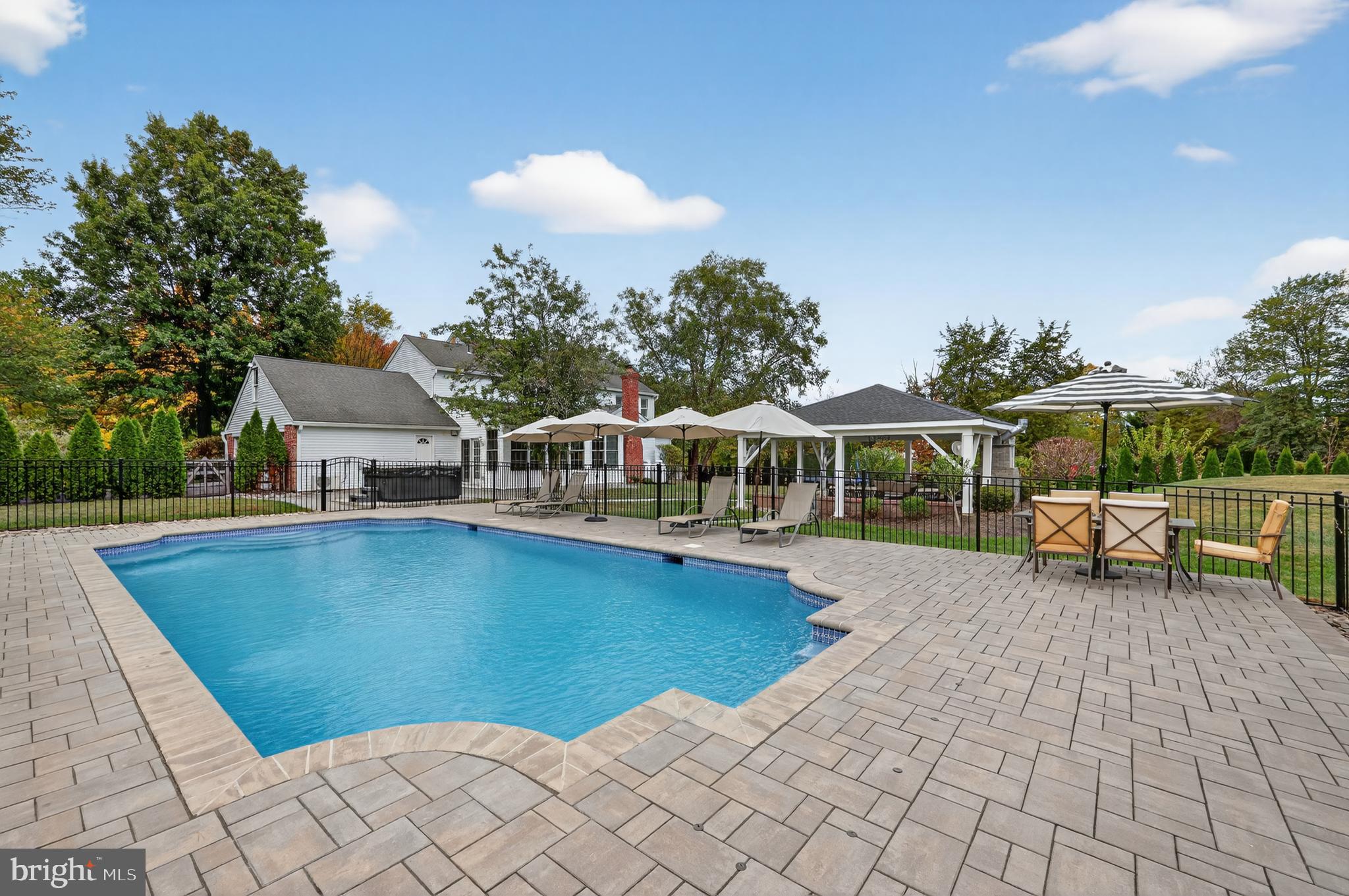 MOUNT EYRE MANOR - Residential